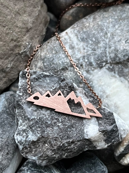 MOUNTAIN PEAKS NECKLACE